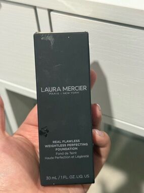 laura mercier Real Flawless Foundation Box - Black